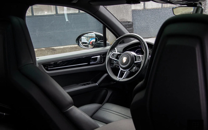 Porsche Cayenne cena 322000 przebieg: 71037, rok produkcji 2018 z Jeziorany małe 497